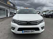 Toyota Hilux 2.4 D-4D Invincible Pickup Double Cab 4dr Diesel Auto 4WD