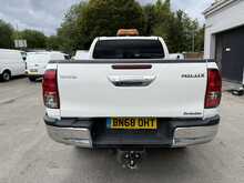 Toyota Hilux 2.4 D-4D Invincible Pickup Double Cab 4dr Diesel Auto 4WD
