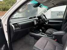 Toyota Hilux 2.4 D-4D Invincible Pickup Double Cab 4dr Diesel Auto 4WD