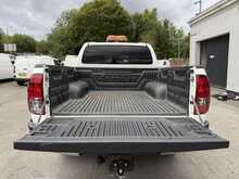 Toyota Hilux 2.4 D-4D Invincible Pickup Double Cab 4dr Diesel Auto 4WD