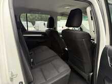 Toyota Hilux 2.4 D-4D Invincible Pickup Double Cab 4dr Diesel Auto 4WD