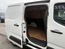 Vauxhall Combo 1.5 Turbo D 2300 Sportive LWB 3 SEATS AIR CON Van 4dr Diesel Manual L2 H1 Euro 6 (100 ps)