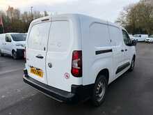 Vauxhall Combo 1.5 Turbo D 2300 Dynamic LWB AIR CON Van 4dr Diesel Manual L2 H1 Euro 6 (100 ps)