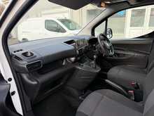 Vauxhall Combo 1.5 Turbo D 2300 Dynamic LWB AIR CON Van 4dr Diesel Manual L2 H1 Euro 6 (100 ps)