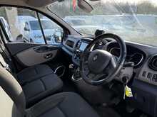 Renault Trafic 1.6 dCi 27 Sport Nav Panel Van 5dr Diesel Manual SWB Standard Roof Euro 6 (120 ps)