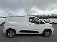 Vauxhall Combo 1.5 Turbo D 2300 Sportive 3 SEATS AIR CON SWB Van 4dr Diesel Manual L1 H1 Euro 6 (100 ps)