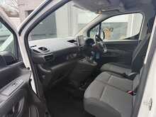 Vauxhall Combo 1.5 Turbo D 2300 Sportive 3 SEATS AIR CON SWB Van 4dr Diesel Manual L1 H1 Euro 6 (100 ps)