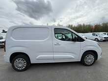 Vauxhall Combo 1.5 Turbo D 2300 Pro SWB AIR CON R CAMERA SAT NAV Van 5dr Diesel Manual L1 H1 Euro 6 (s/s) (100 ps)