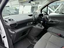 Vauxhall Combo 1.5 Turbo D 2300 Pro SWB AIR CON R CAMERA SAT NAV Van 5dr Diesel Manual L1 H1 Euro 6 (s/s) (100 ps)