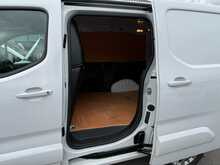 Vauxhall Combo 1.5 Turbo D 2300 Pro SWB AIR CON R CAMERA SAT NAV Van 5dr Diesel Manual L1 H1 Euro 6 (s/s) (100 ps)