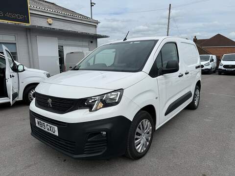1.5 BlueHDi 1000 Professional AIR CON 3 SEATS Van 5dr Diesel Manual SWB Euro 6 (100 bhp) 1.5 5dr Panel Van Manual Diesel