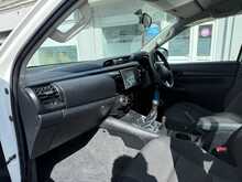 Toyota Hilux 2.4 D-4D Active Pickup Double Cab AIR CON TOW BAR 4dr Diesel Manual 4WD Euro 6 (3.5t) (150 ps)