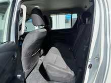 Toyota Hilux 2.4 D-4D Active Pickup Double Cab AIR CON TOW BAR 4dr Diesel Manual 4WD Euro 6 (3.5t) (150 ps)
