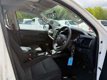 Toyota Hilux 2.4 D-4D Active Pickup Double Cab AIR CON TOW BAR 4dr Diesel Manual 4WD Euro 6 (3.5t) (150 ps)
