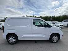 Vauxhall Combo 1.5 Turbo D 2300 Pro 3 SEATS SWB AIR CON R/CAMERA Van 5dr Diesel Manual L1 H1 Euro 6 (s/s) (100 ps)
