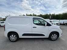 Vauxhall Combo 1.5 Turbo D 2300 Sportive 3 SEATS SWB AIR CON Van 4dr Diesel Manual L1 H1 Euro 6 (100 ps)