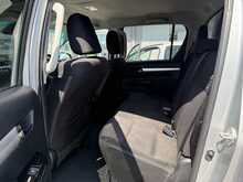 Toyota Hilux 2.8 D-4D Invincible Pickup TRUCKMAN TOP Double Cab 4dr Diesel Auto 4WD Euro 6 (s/s) (204 ps)