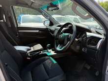 Toyota Hilux 2.8 D-4D Invincible Pickup TRUCKMAN TOP Double Cab 4dr Diesel Auto 4WD Euro 6 (s/s) (204 ps)