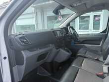 Vauxhall Vivaro 2.0 Turbo D 3100 Sportive LWB AUTO AIR CON SAT NAV 5dr Diesel Auto L2 H1 Euro 6 (s/s) (120 ps)