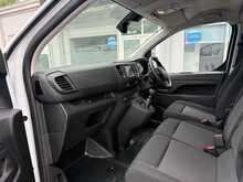 Vauxhall Vivaro 1.5 Turbo D 2900 Pro LWB AIR CON Van 6dr Diesel Manual L2 H1 Euro 6 (s/s) (100 ps)