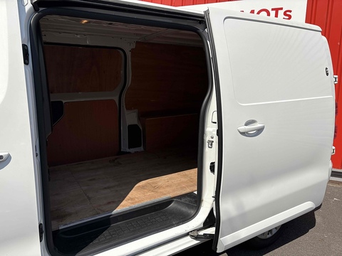 2.0 Turbo D 3100 Sportive Panel Van 5dr Diesel Auto L2 H1 Euro 6 (s/s) (120 ps)