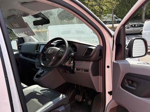 2.0 Turbo D 3100 Sportive Panel Van 5dr Diesel Auto L2 H1 Euro 6 (s/s) (120 ps)