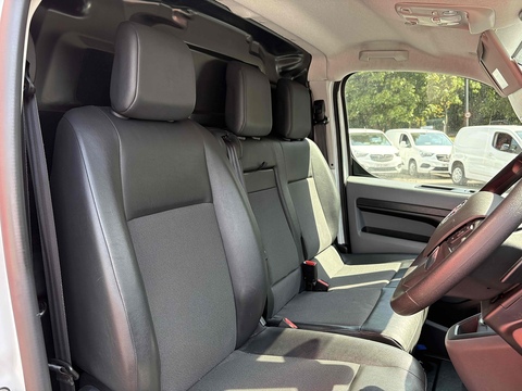 2.0 Turbo D 3100 Sportive Panel Van 5dr Diesel Auto L2 H1 Euro 6 (s/s) (120 ps)