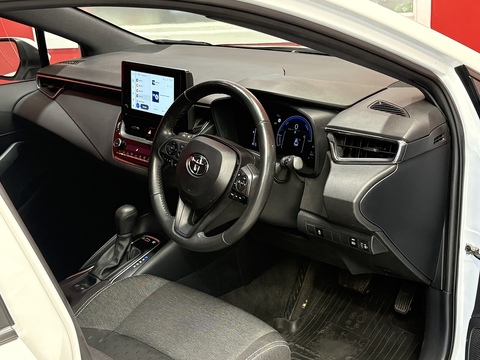 1.8 VVT-h Car Derived Van 5dr Petrol Hybrid CVT Euro 6 (s/s) (140 ps)