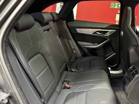 2.0 D200 MHEV R-Dynamic S SUV 5dr Diesel Auto AWD Euro 6 (s/s) (204 ps)