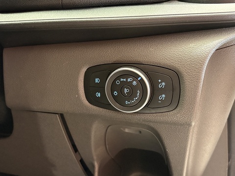 2.0 300 EcoBlue Limited Crew Van Double Cab 5dr Diesel Manual L2 H1 Euro 6 (s/s) (130 ps)