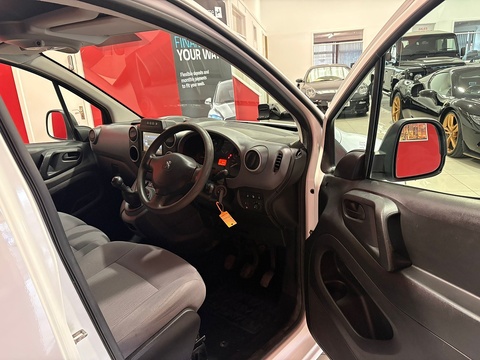 1.6 BlueHDi 651 Professional Panel Van 5dr Diesel Manual L1 (112 g/km, 73.97 bhp)