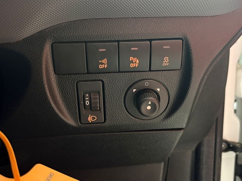 1.6 BlueHDi 651 Professional Panel Van 5dr Diesel Manual L1 (112 g/km, 73.97 bhp)