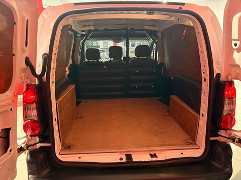 1.6 BlueHDi 651 Professional Panel Van 5dr Diesel Manual L1 (112 g/km, 73.97 bhp)