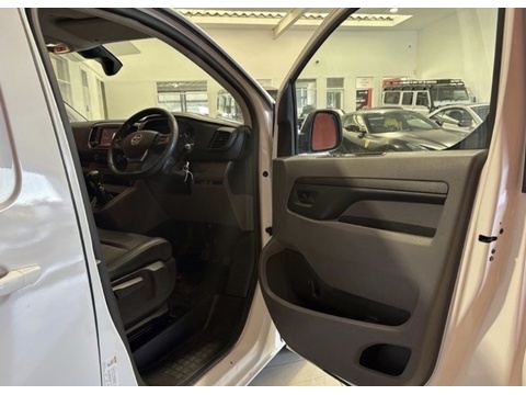 2.0 Turbo D 3100 Dynamic Panel Van 6dr Diesel Auto L2 H1 Euro 6 (s/s) (145 ps)
