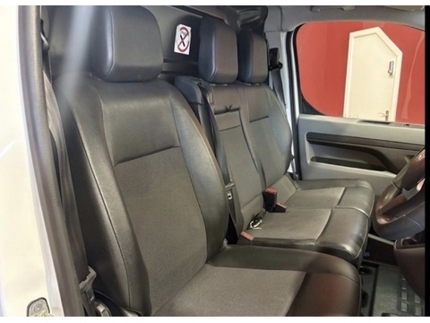 2.0 Turbo D 3100 Dynamic Panel Van 6dr Diesel Auto L2 H1 Euro 6 (s/s) (145 ps)