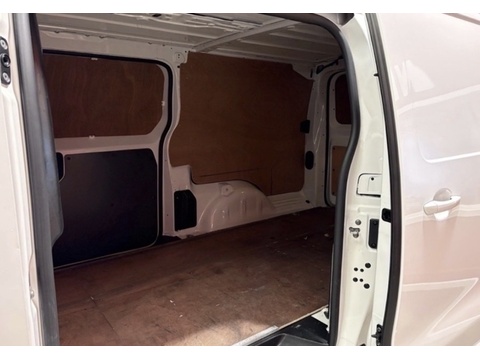 2.0 Turbo D 3100 Dynamic Panel Van 6dr Diesel Auto L2 H1 Euro 6 (s/s) (145 ps)