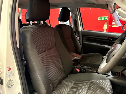 2.4 D-4D Active Pickup Double Cab 4dr Diesel Manual 4WD Euro 6 (3.5t) (150 ps)