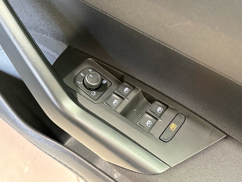TSI Life Hatchback 1.0 Manual Petrol