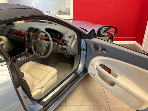 4.2 V8 Convertible 2dr Petrol Auto Euro 4 (420 ps)