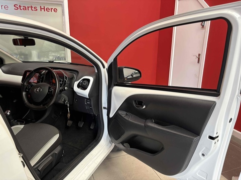 VVT-i x-press Hatchback 1.0 Manual Petrol