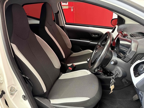 VVT-i x-press Hatchback 1.0 Manual Petrol