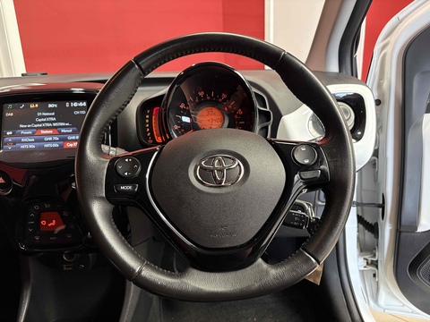 VVT-i x-press Hatchback 1.0 Manual Petrol