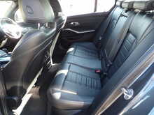 BMW 3 Series 330e M Sport - U10164