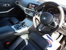 BMW 3 Series 330e M Sport - U10164