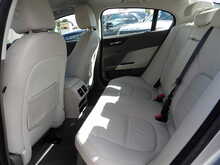 Jaguar XE i Prestige - U10424