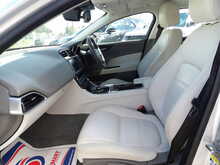 Jaguar XE i Prestige - U10424