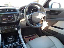 Jaguar XE i Prestige - U10424