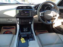 Jaguar XE i Prestige - U10424