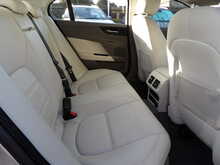 Jaguar XE i Prestige - U10424