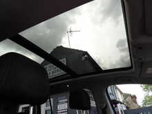 Volkswagen Touran TDI SE Family - U10430